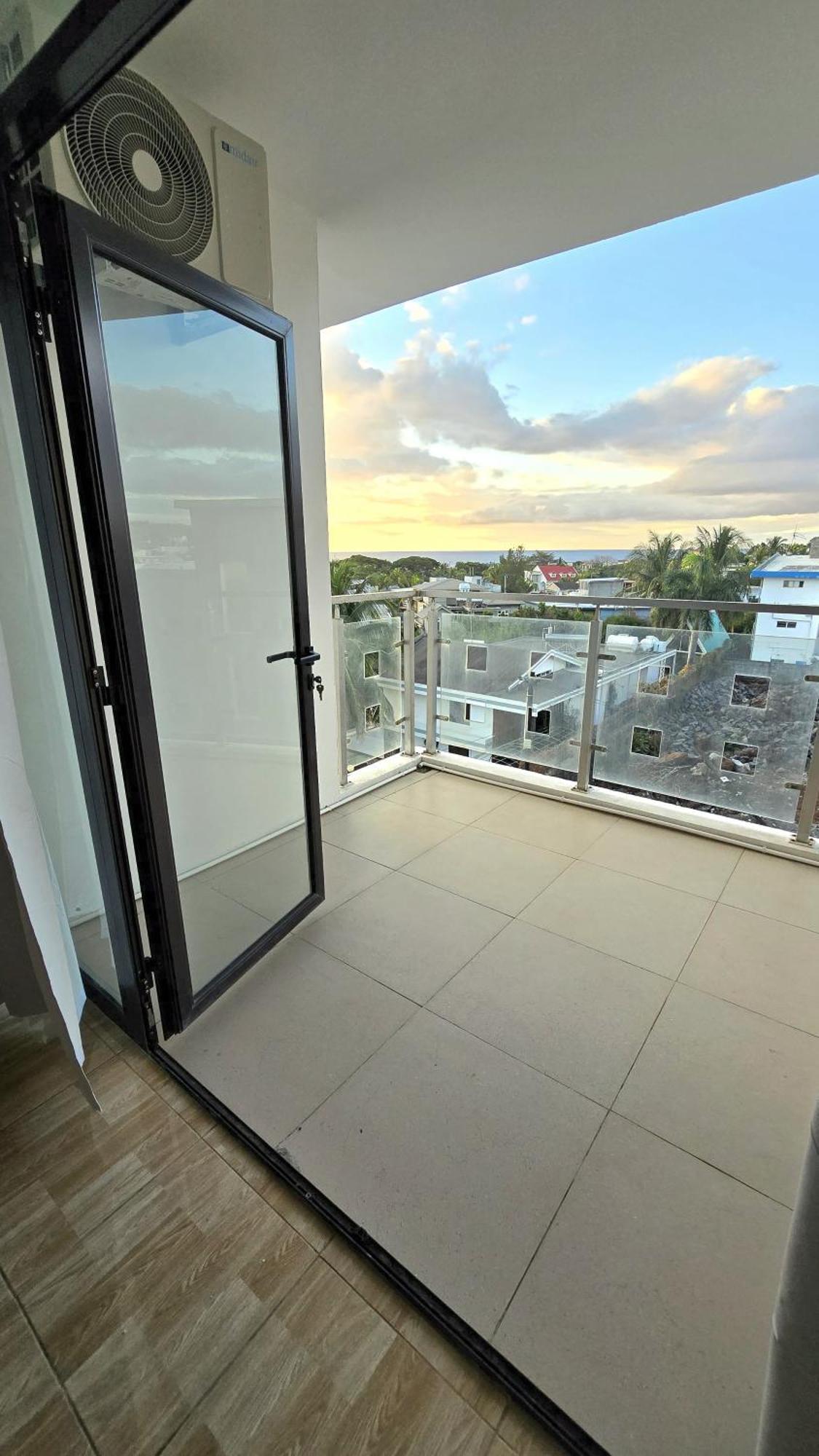 Luxury Penthouse With Infinity Pool & Stunning Sea View Apartment Flic en Flac Luaran gambar